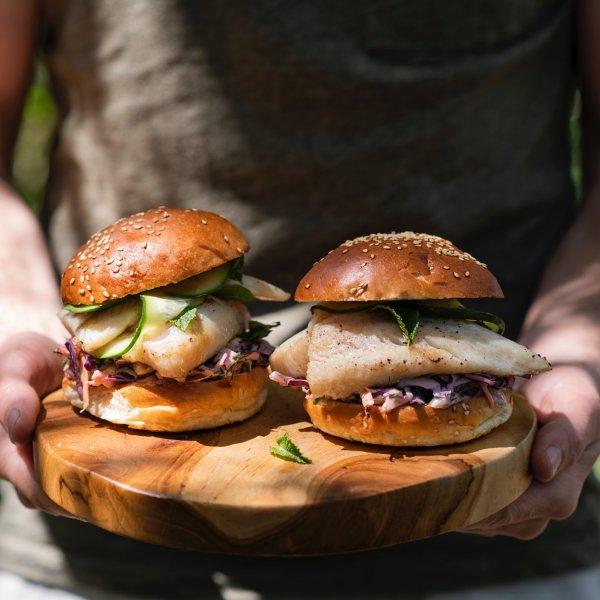 RYBÍ BURGER S CANDÁTEM